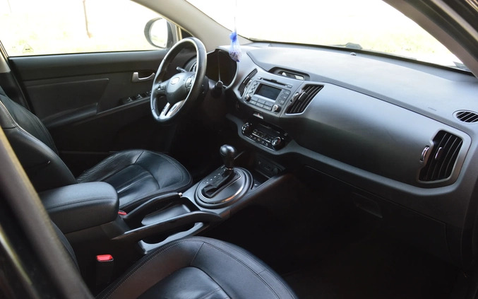 Kia Sportage cena 39900 przebieg: 221000, rok produkcji 2011 z Sobótka małe 56